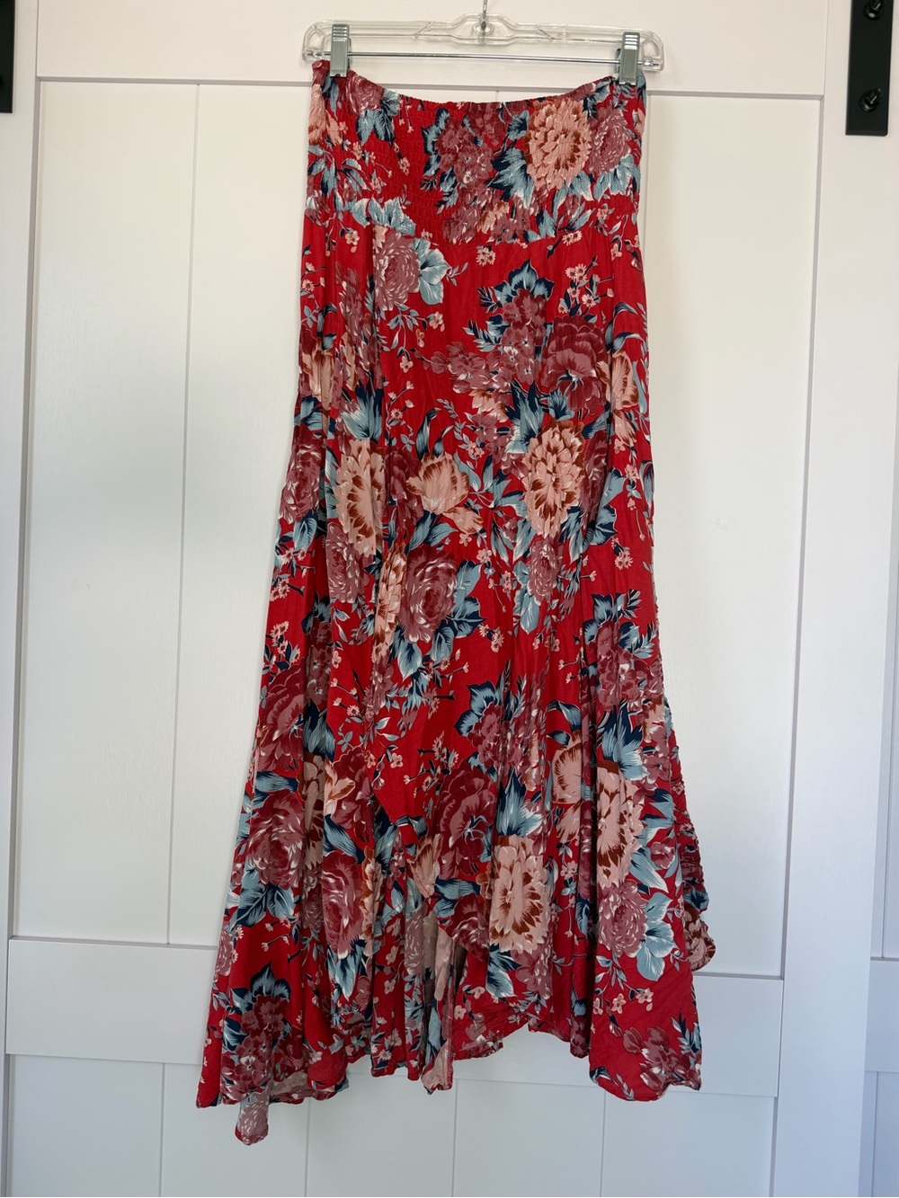 Auguste The Label ♥️💙 Strapless Smocked Red & Blue Floral Midi Dress - Picture 3 of 5